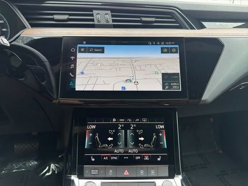 Used 2022 Audi e-tron Premium w/ Convenience Plus Package AWD/4WD image 24