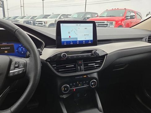 Used 2020 Ford Escape SE Sport image 17