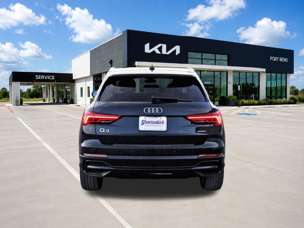 Used 2022 Audi Q3 2.0T Premium Plus w/ Premium Plus Package AWD/4WD image 6