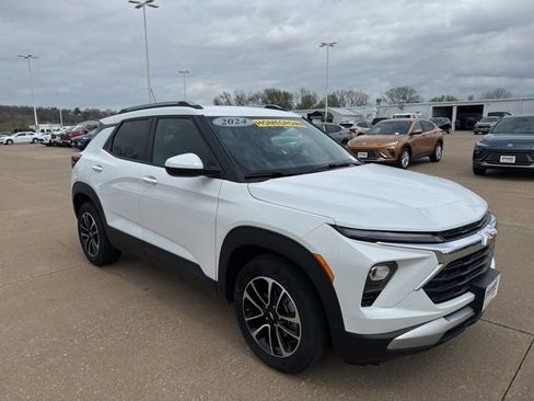 Used 2024 Chevrolet TrailBlazer LT w/ LT Cold Weather Package image 1