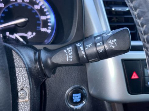 Used 2014 Toyota Highlander XLE AWD/4WD image 39