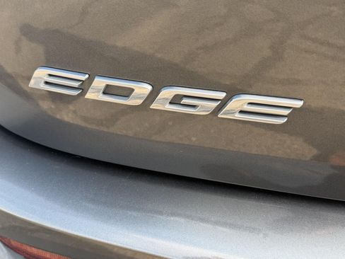 Used 2018 Ford Edge SEL w/ Equipment Group 201A AWD/4WD image 48