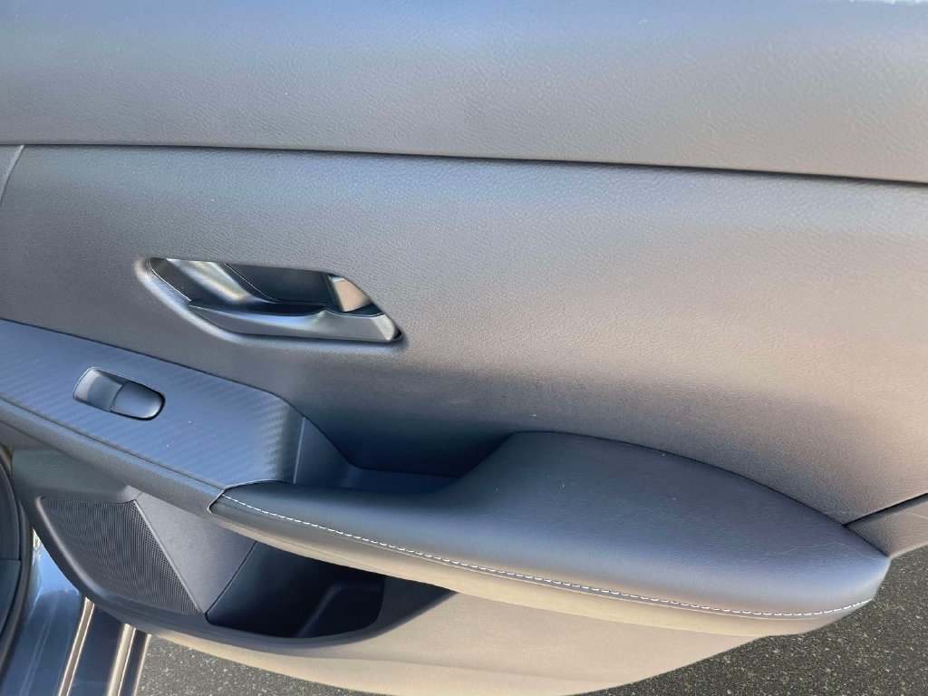 Used 2025 Nissan Sentra SV FWD image 11