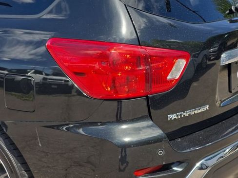 Used 2018 Nissan Pathfinder SV AWD/4WD image 34