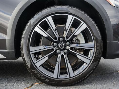 Used 2024 Volvo V60 B5 Cross Country Ultimate w/ Protection Package Premier image 19