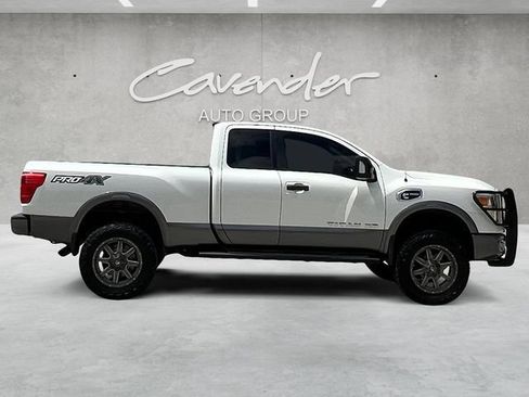 Used 2017 Nissan Titan PRO-4X w/ Pro-4x Convenience Package AWD/4WD image 17