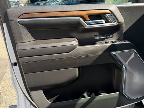 Used 2023 Chevrolet Silverado 1500 High Country w/ High Country Premium Package AWD/4WD image 11