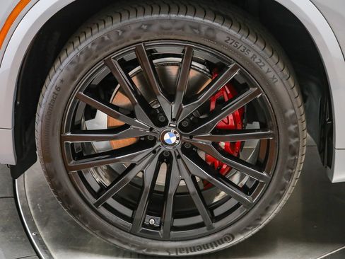 Used 2024 BMW X5 xDrive40i w/ M Sport Package AWD/4WD image 10