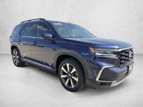Used 2023 Honda Pilot Touring image 3
