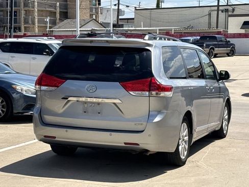 Used 2013 Toyota Sienna Limited w/ Premium Pkg FWD image 4