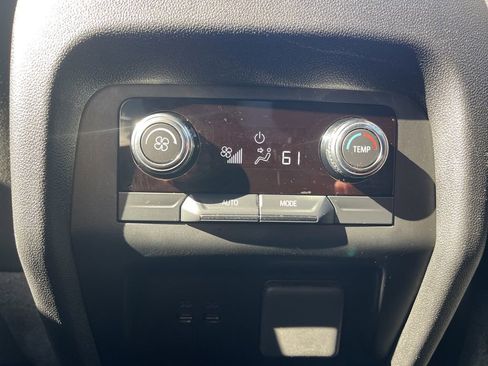 Used 2025 GMC Acadia Elevation image 13