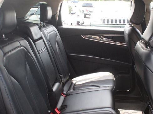 Used 2021 Lincoln Nautilus Reserve w/ Cargo Utility Package AWD/4WD image 31