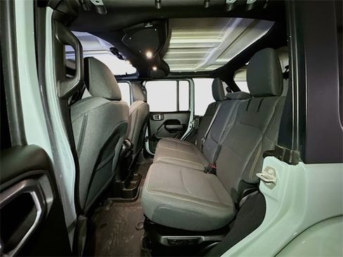 Used 2024 Jeep Wrangler Unlimited image 19