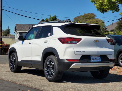 Used 2025 Chevrolet TrailBlazer LT w/ Convenience Package image 8