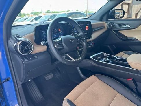 Used 2025 Chevrolet Equinox ACTIV w/ Safety and Technology Package FWD image 18