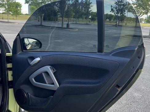 Used 2012 smart fortwo pure image 9