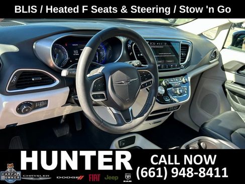 Used 2024 Chrysler Pacifica Touring-L FWD image 22