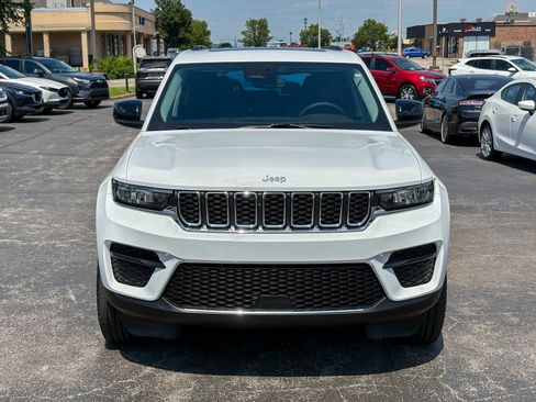 Used 2023 Jeep Grand Cherokee Laredo w/ Luxury Tech Group I AWD/4WD image 4