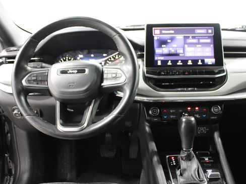 Used 2023 Jeep Compass Limited AWD/4WD image 2