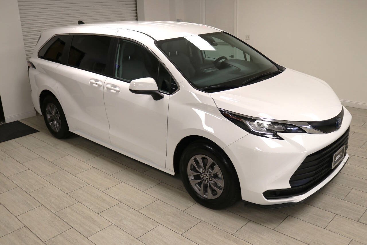Used 2023 Toyota Sienna LE AWD/4WD image 95