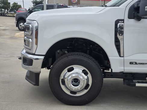 New 2026 Ford F350 XLT w/ XLT Premium Package AWD/4WD image 9