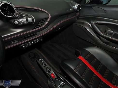 Used 2020 Ferrari F8 Tributo RWD image 23