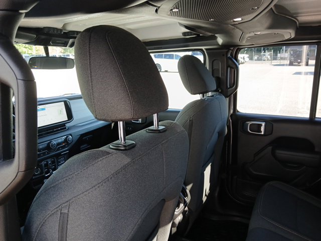 Used 2025 Jeep Gladiator Sport AWD/4WD image 17