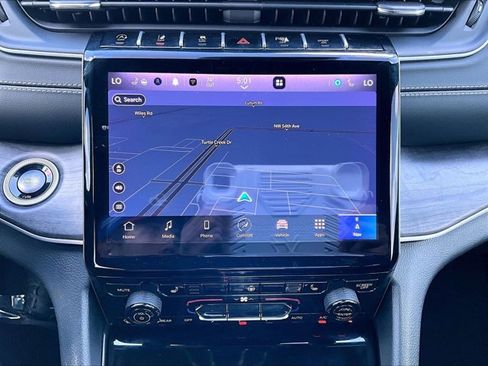 Used 2024 Jeep Grand Cherokee Limited w/ Black Appearance Package image 24