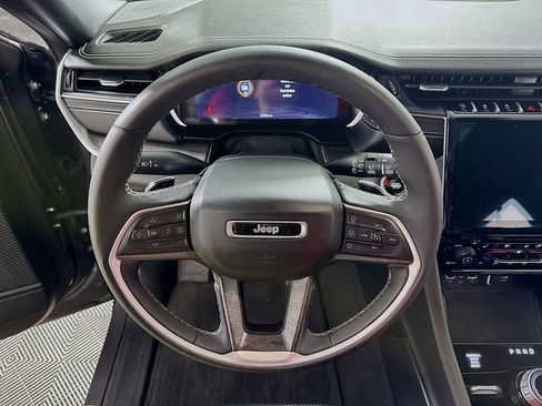 Used 2024 Jeep Grand Cherokee L Limited w/ Luxury Tech Group II image 16