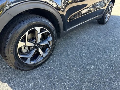 Used 2022 Kia Sportage LX image 12