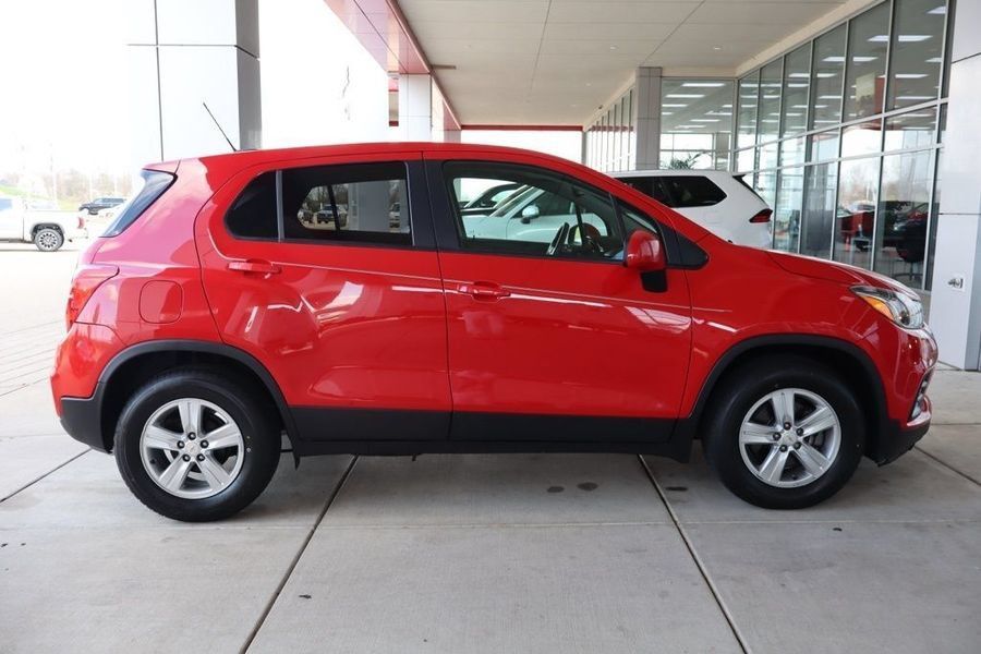 Used 2020 Chevrolet Trax LS w/ Tint and Cruise Package FWD image 10