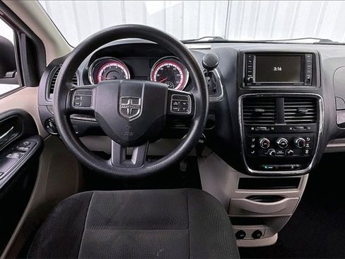 Used 2017 Dodge Grand Caravan SE image 5