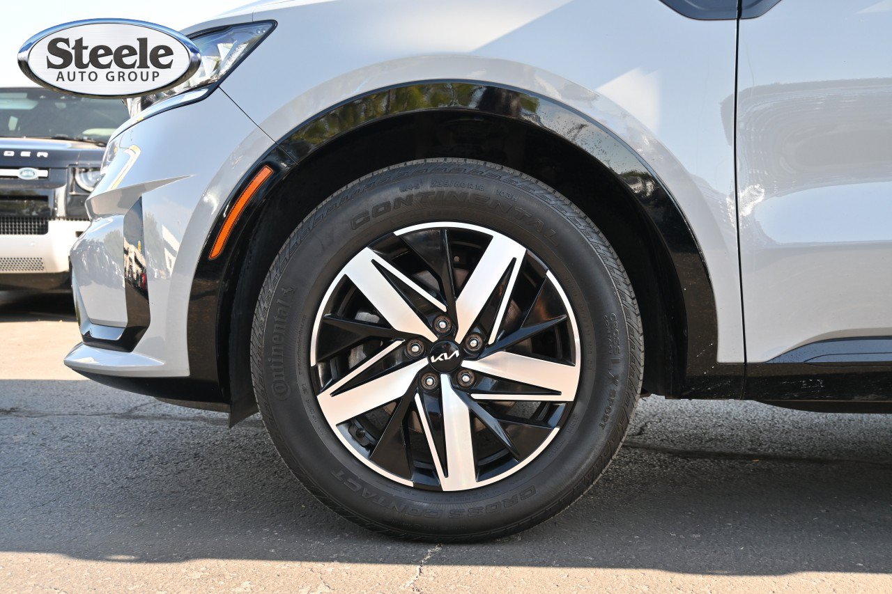Used 2023 Kia Sorento EX w/ Panoramic Sunroof Package FWD image 30