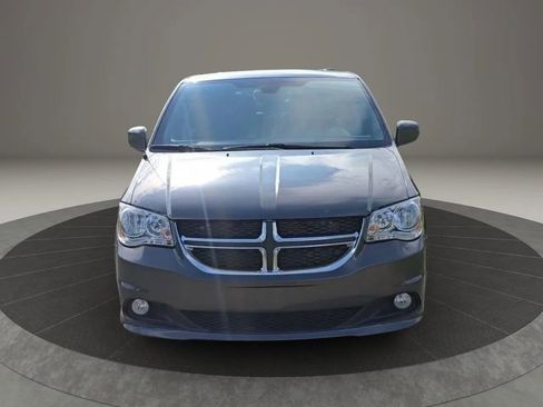 Used 2019 Dodge Grand Caravan SXT w/ Rear Park Assist Package FWD image 3