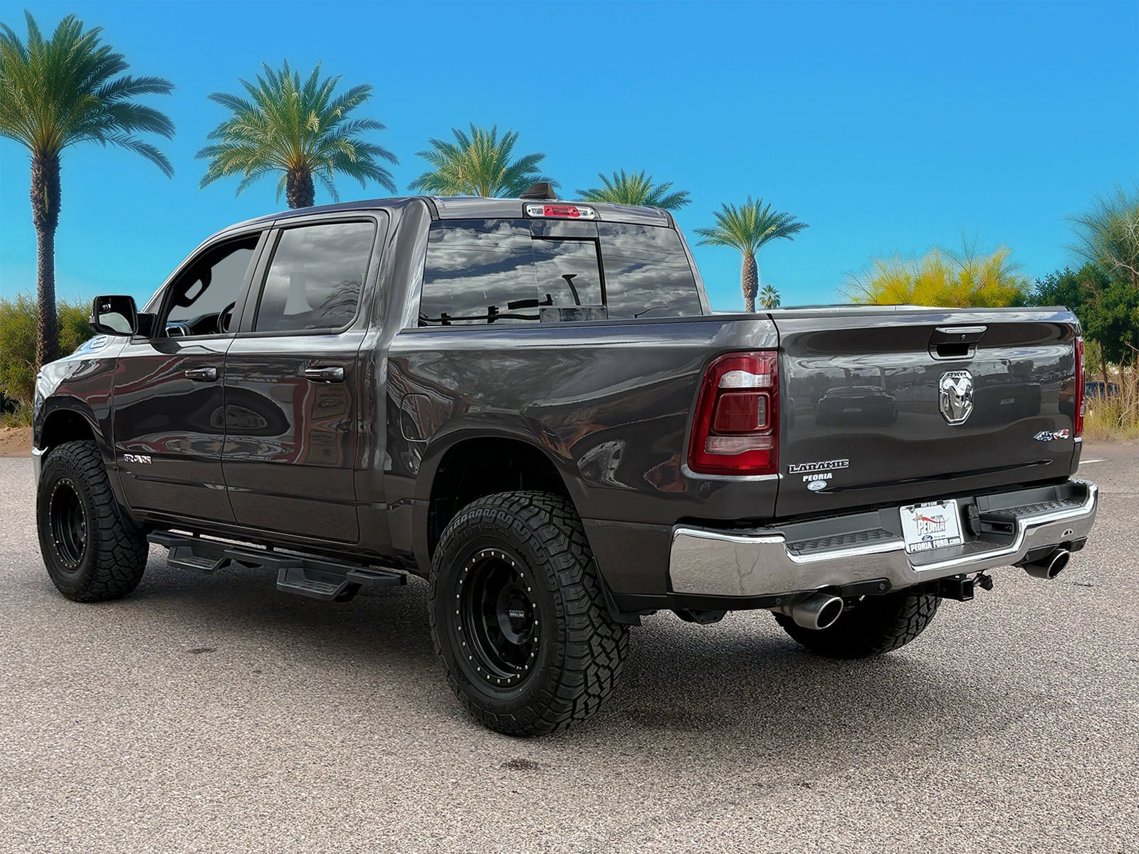 Used 2023 RAM 1500 Laramie AWD/4WD image 3