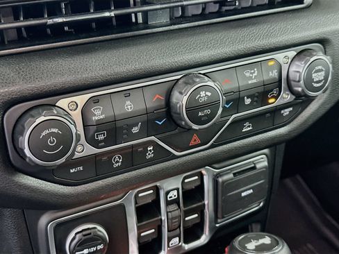 Used 2025 Jeep Wrangler Unlimited Sport AWD/4WD image 16
