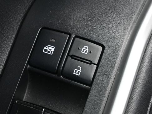 Used 2020 Toyota Highlander L AWD/4WD image 14