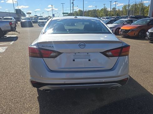 New 2025 Nissan Altima 2.5 SV image 6
