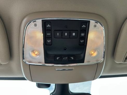 Used 2019 Jeep Grand Cherokee Overland AWD/4WD image 29
