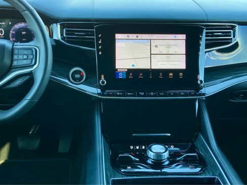 Used 2022 Jeep Wagoneer Series III w/ Flexible Seating Group image 39