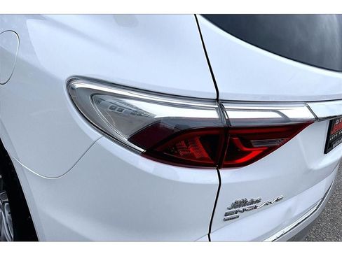 Used 2022 Buick Enclave Premium image 34