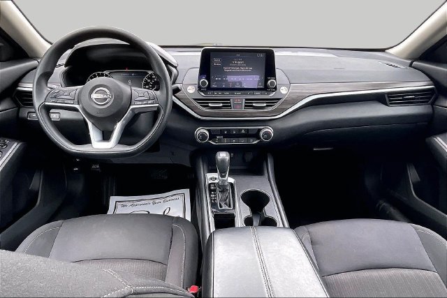 Used 2025 Nissan Altima 2.5 SV FWD image 18