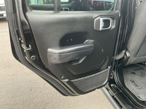 Used 2023 Jeep Gladiator Rubicon w/ Cold Weather Group image 16