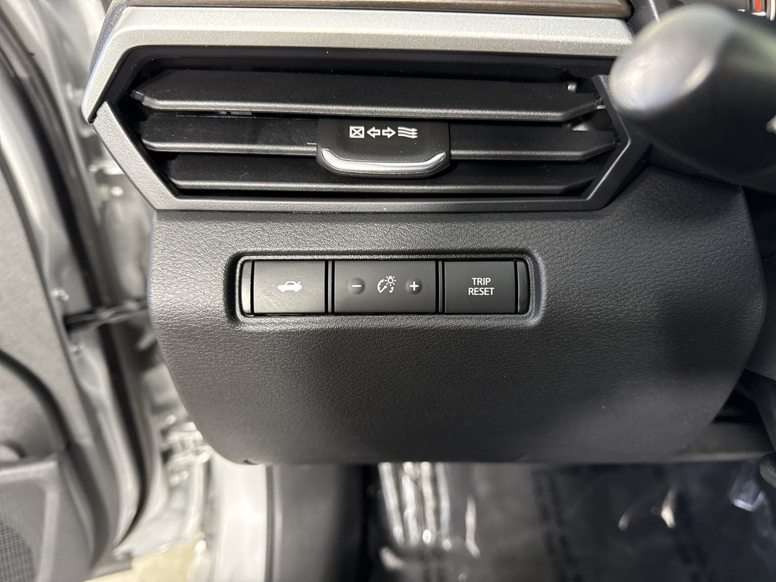 Certified 2024 Nissan Altima 2.5 SV AWD/4WD image 16
