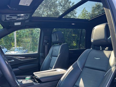 Used 2023 Cadillac Escalade ESV Sport AWD/4WD image 12