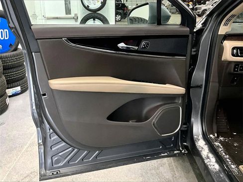 Used 2023 Lincoln Nautilus Reserve w/ Cargo Utility Package image 9