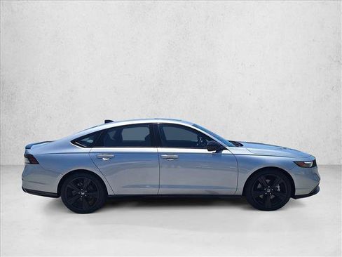 Used 2023 Honda Accord Sport image 4