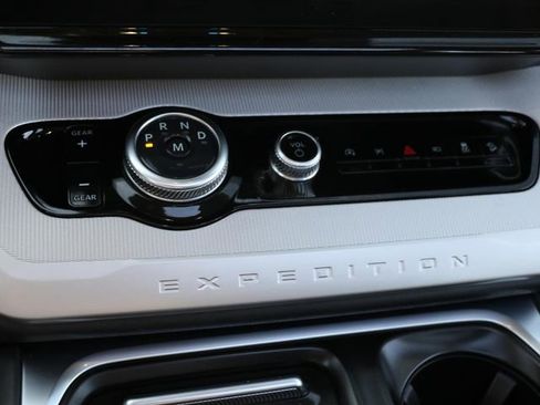 Used 2025 Ford Expedition Active AWD/4WD image 23