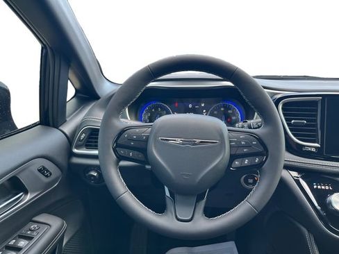 New 2026 Chrysler Pacifica Limited w/ S Appearance Package image 12