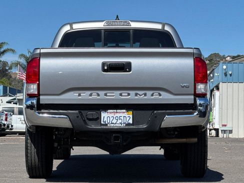 Used 2017 Toyota Tacoma SR5 w/ Tow Package image 5